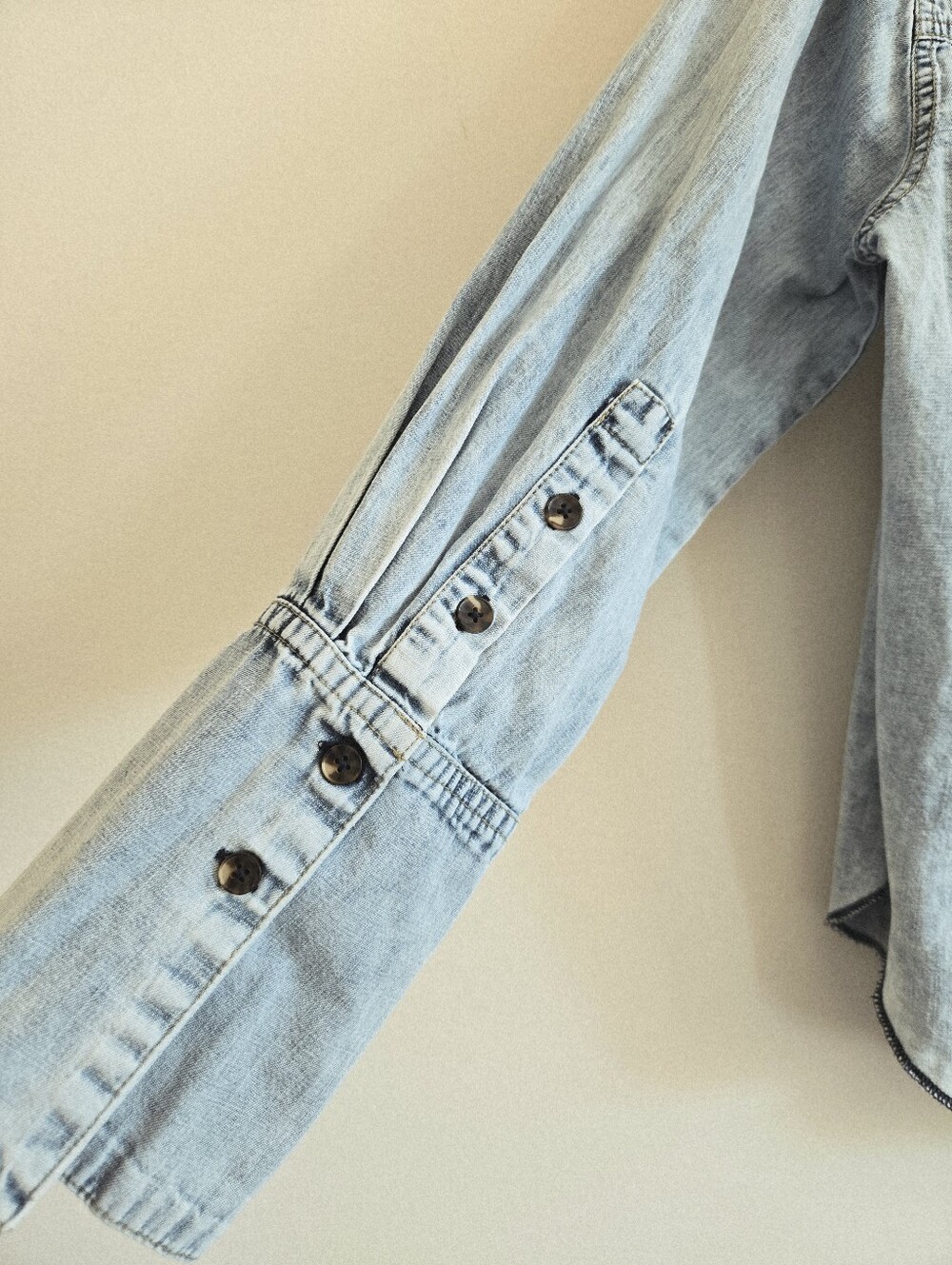 WE THE FREE I S Mackenzie Denim Shirt I light blue acid wash - Picture 7 of 11